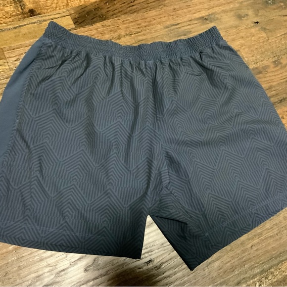 Peloton Mens Shorts Size XL - Picture 3 of 5